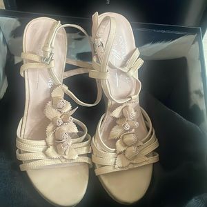 Donald J Pilnwe wedge natural sandal